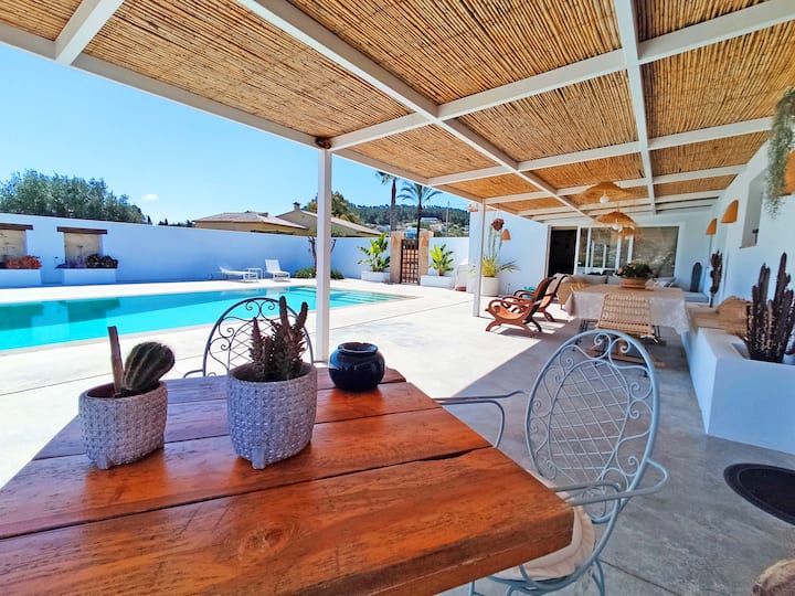 Modern Villa With Confy Furniture And Private Pool - 哈韋亞