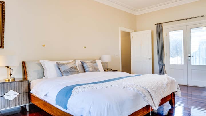 Chumba cha kulala cha Mwalimu 1