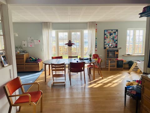 Charming wooden house by the water in Lynæs