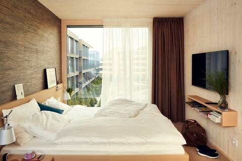 Soulmade Garching: Wooden Apartment
