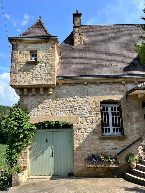 Périgourdine house with spa