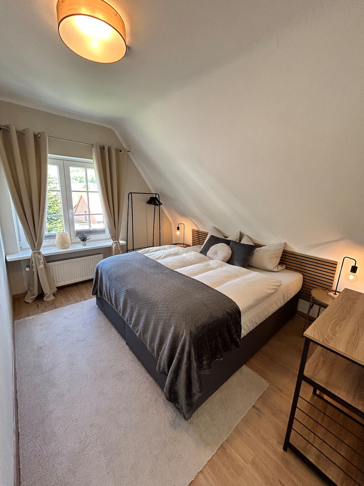 Spálňa č.2
180 x 200 cm pružinová posteľ