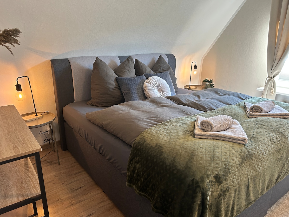 Spálňa č.1
180 x 200 cm pružinová posteľ