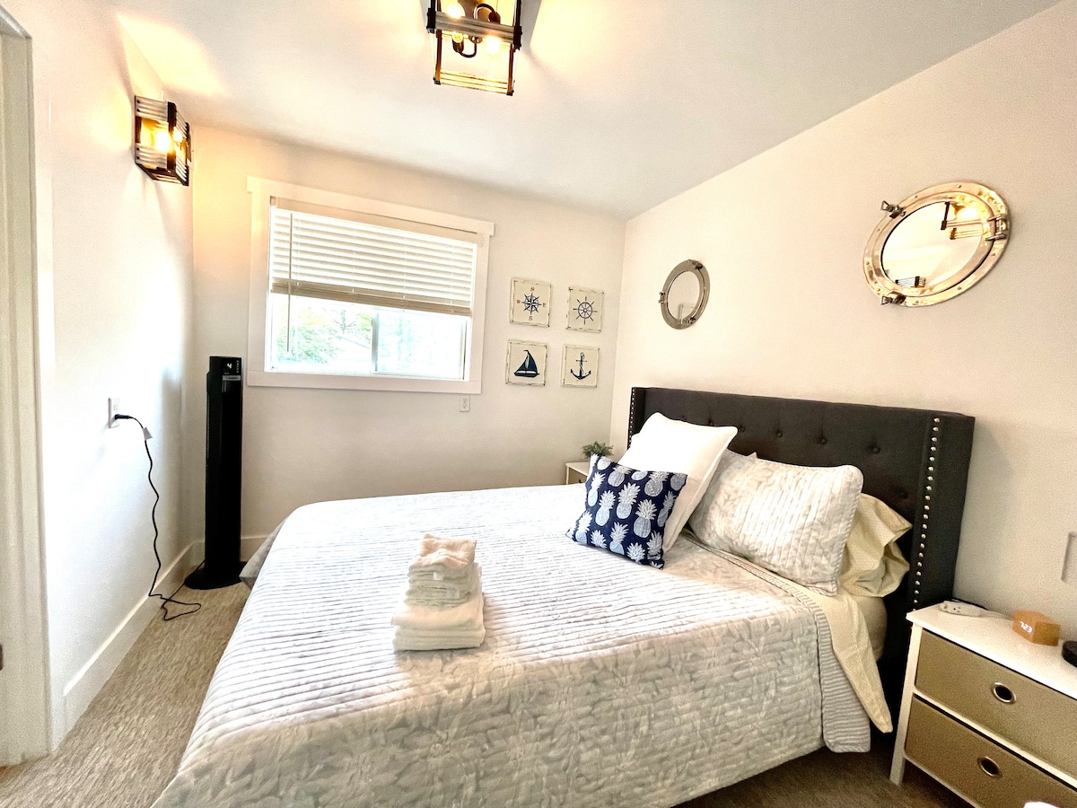 标准双人床卧室位于主楼层。 