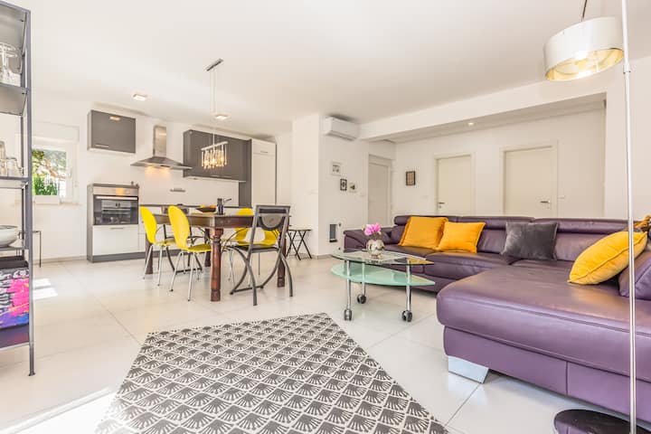 Seaside Family Apartment - Omiš