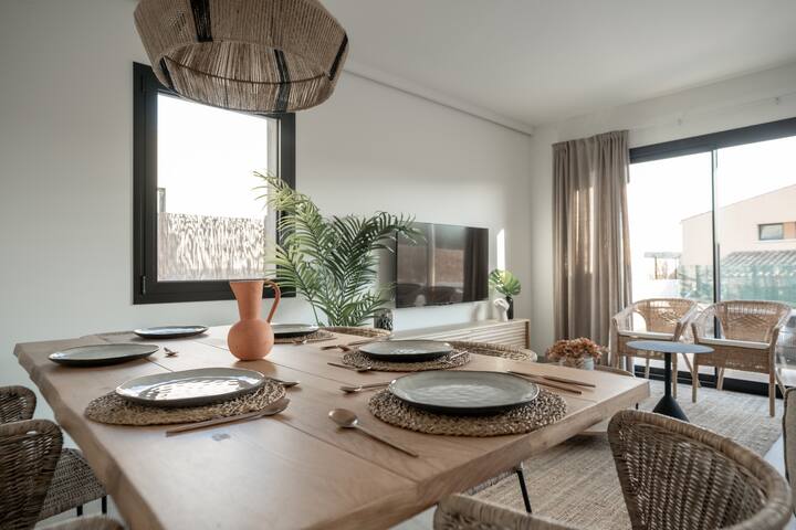 Luxury Living with Privat pool gallery image 4