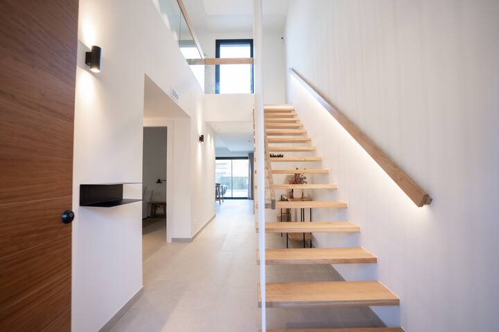 Luxury Living with Privat pool gallery image 3