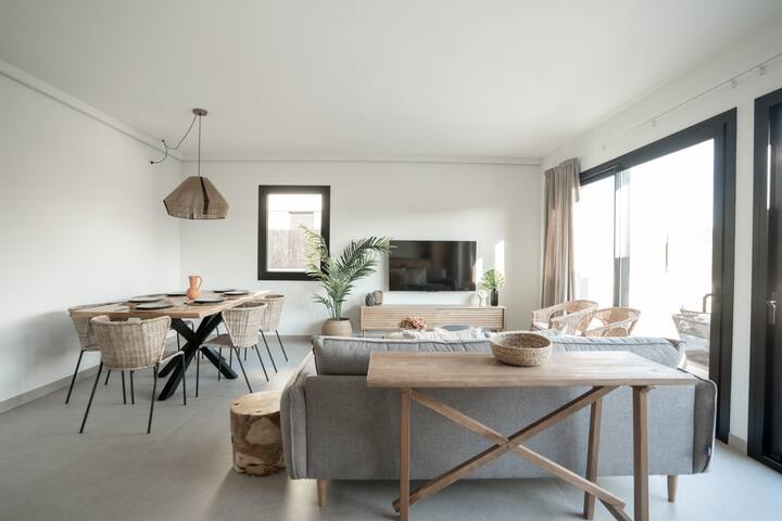 Luxury Living with Privat pool gallery image 5