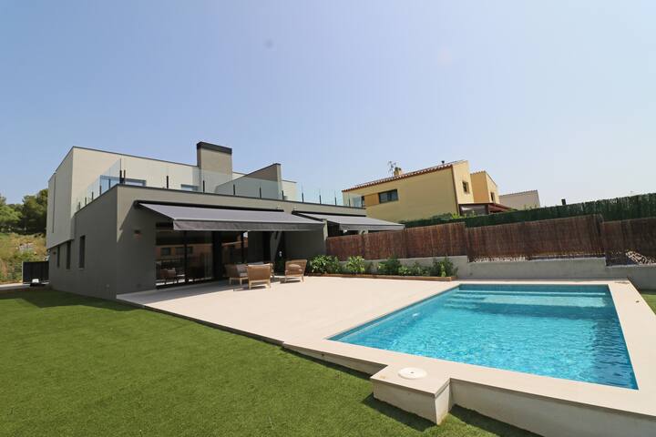 Luxury Living with Privat pool gallery image 2