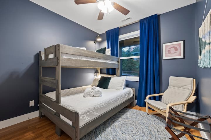 Poschodová posteľ s oddelenými posteľami