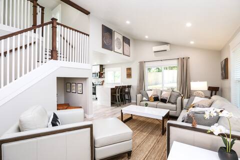 Upscale Home with Wet Bar-Centrally located-Autzen