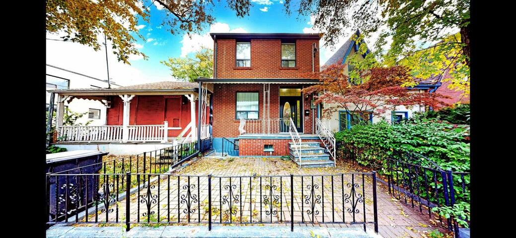 4 Br, 4 Bath w/ 2 free parking gallery image 5