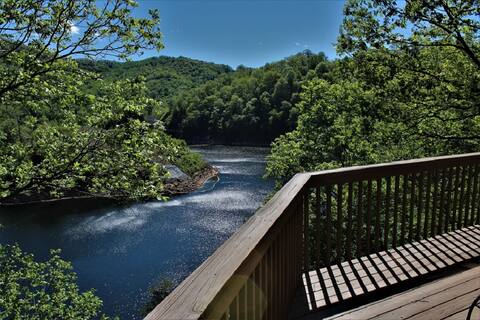 Lakefront Cabin-Serenity on Cedar-10 boats-hot tub
