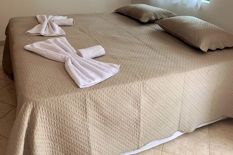 Suita në katin përdhes (Fotografia 1) ideale për njerëzit me probleme lëvizshmërie
Krevat dopio me dy krevate dopio
mban 4 persona