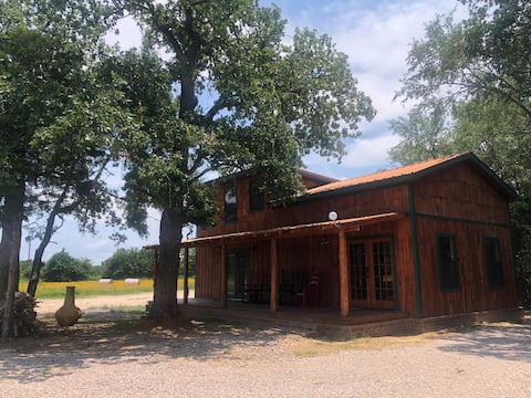 Lonesome Dove Cottage with Lake Access
