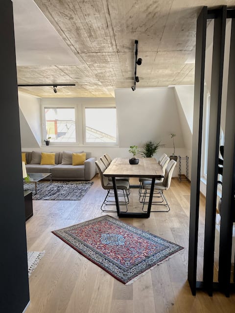 Top performing Airbnb: Stylish penthouse in Innere Stadt