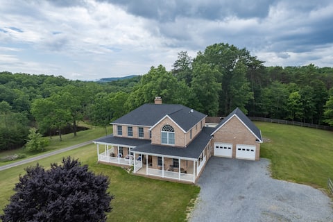 Bear Drop Inn on Chestnut Hill with walking trails