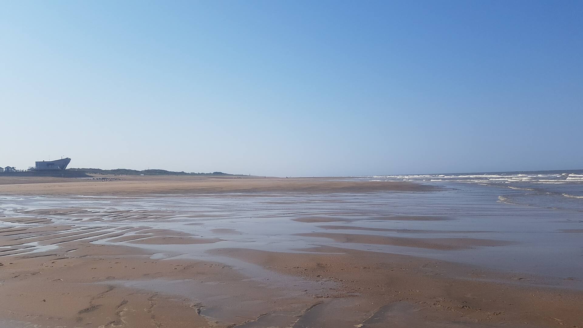 Detached Cottage Yards from the Beach