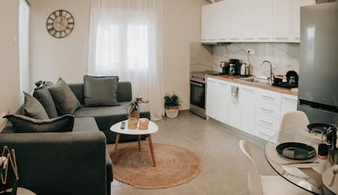 Popular Airbnb listing: Sophia's Coastal Retreat in Δήμος Κατερίνης