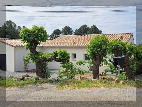 Quiet new villa + private pool