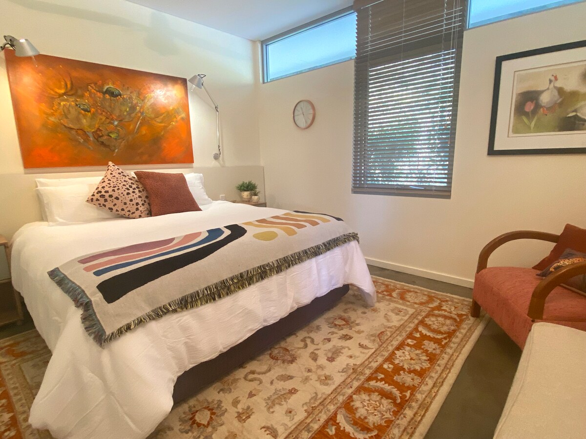 Spacious second bedroom also with king bed. Stylish and very comfortable.