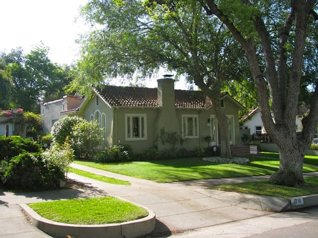 Charming Pasadena Home! Special Dec/Jan Rates!
