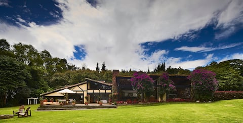 Elegant Country Home in Yerbabuena Chia