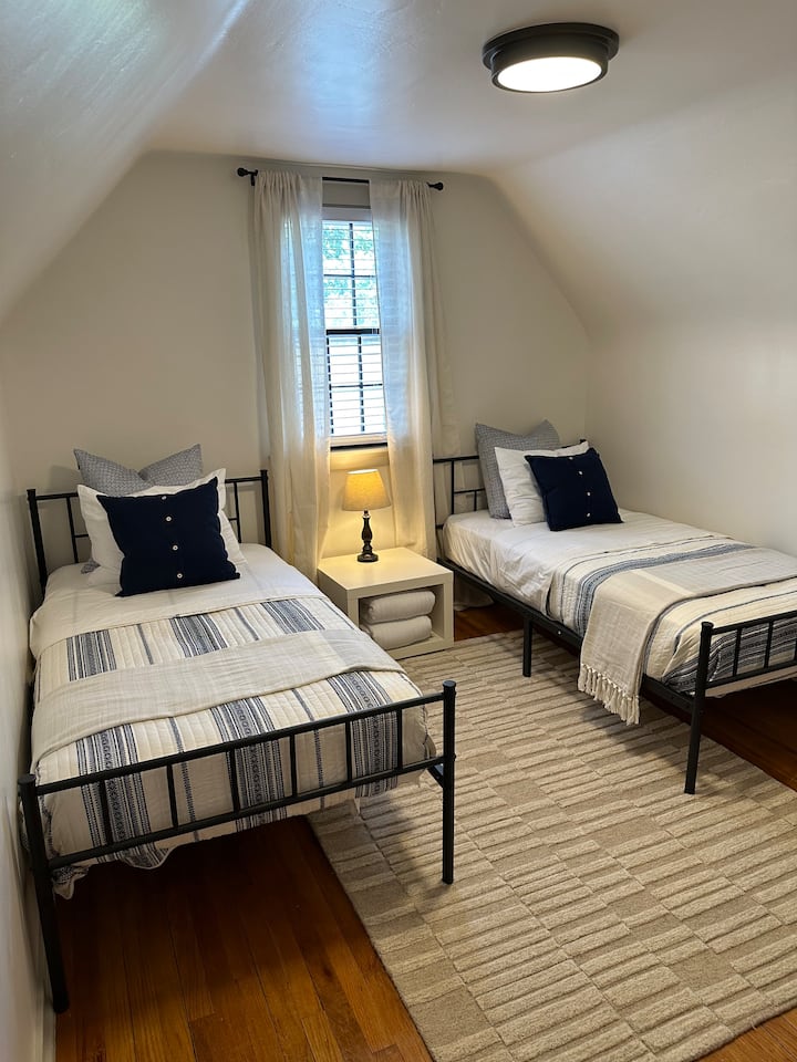 Მეორე სართული საძინებელი