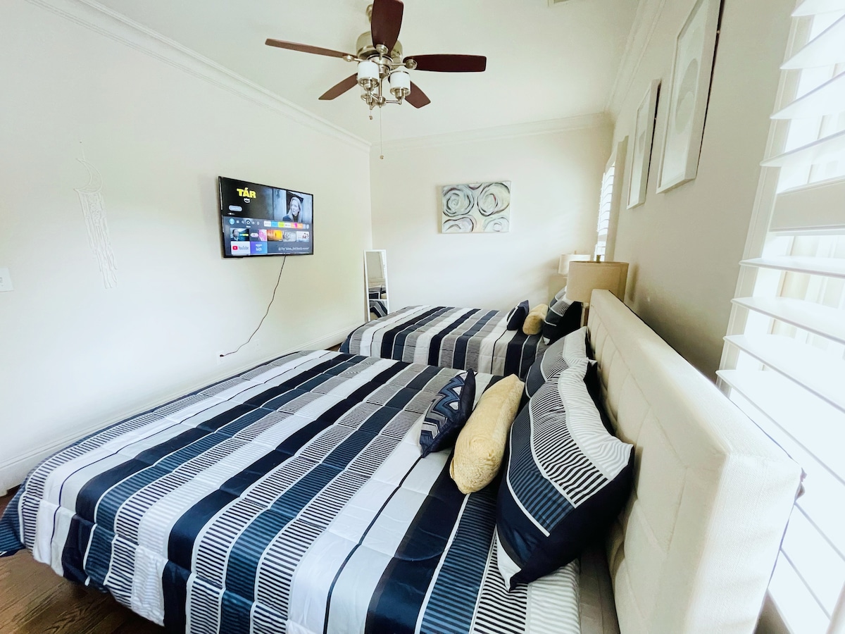 Two queen beds, brand new 50 inch Smart TV. Brand new 12 inch memory foam Queen mattresses