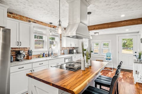Shenandoah Serenity: Modern Farmhouse Retreat