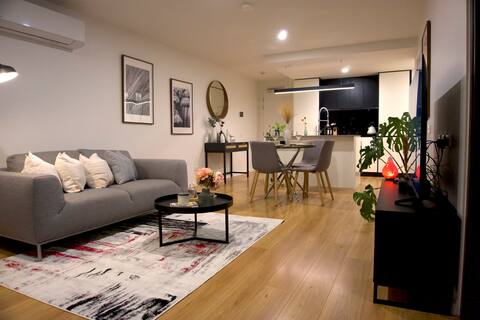 Stylish modern 2BR Apt @ Dickson hub