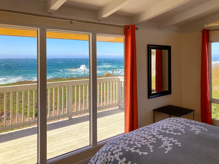 Pamje nga oqeani në dhomën perëndimore të gjumit