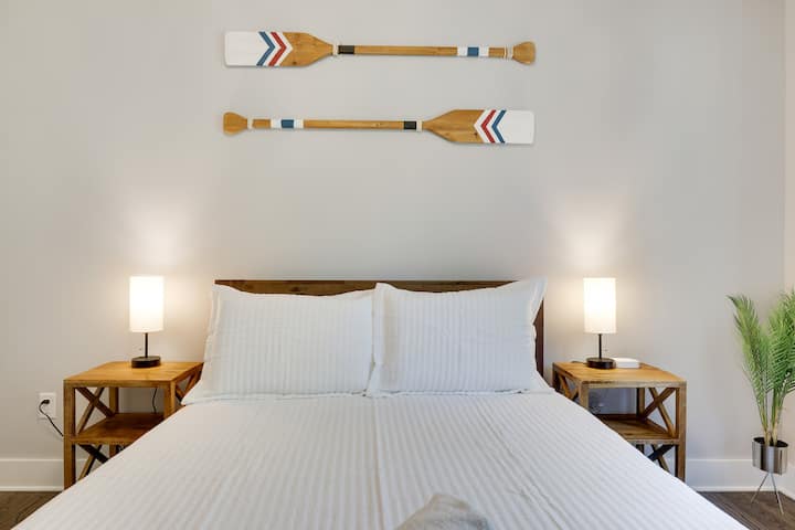 Bedroom # 1 - Queen Bed