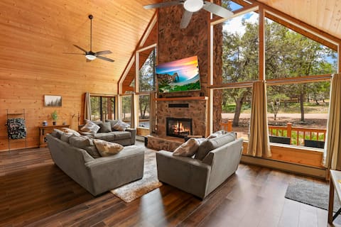 Top Airbnb: 5BR Pine Cabin | Hot Tub • Game Room • Fire Pit in Pine