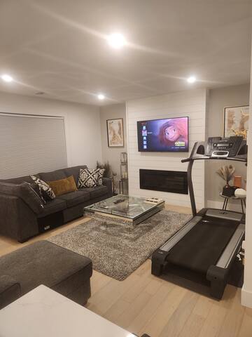 Well Furnished New Home 4mins to Airport gallery image 2