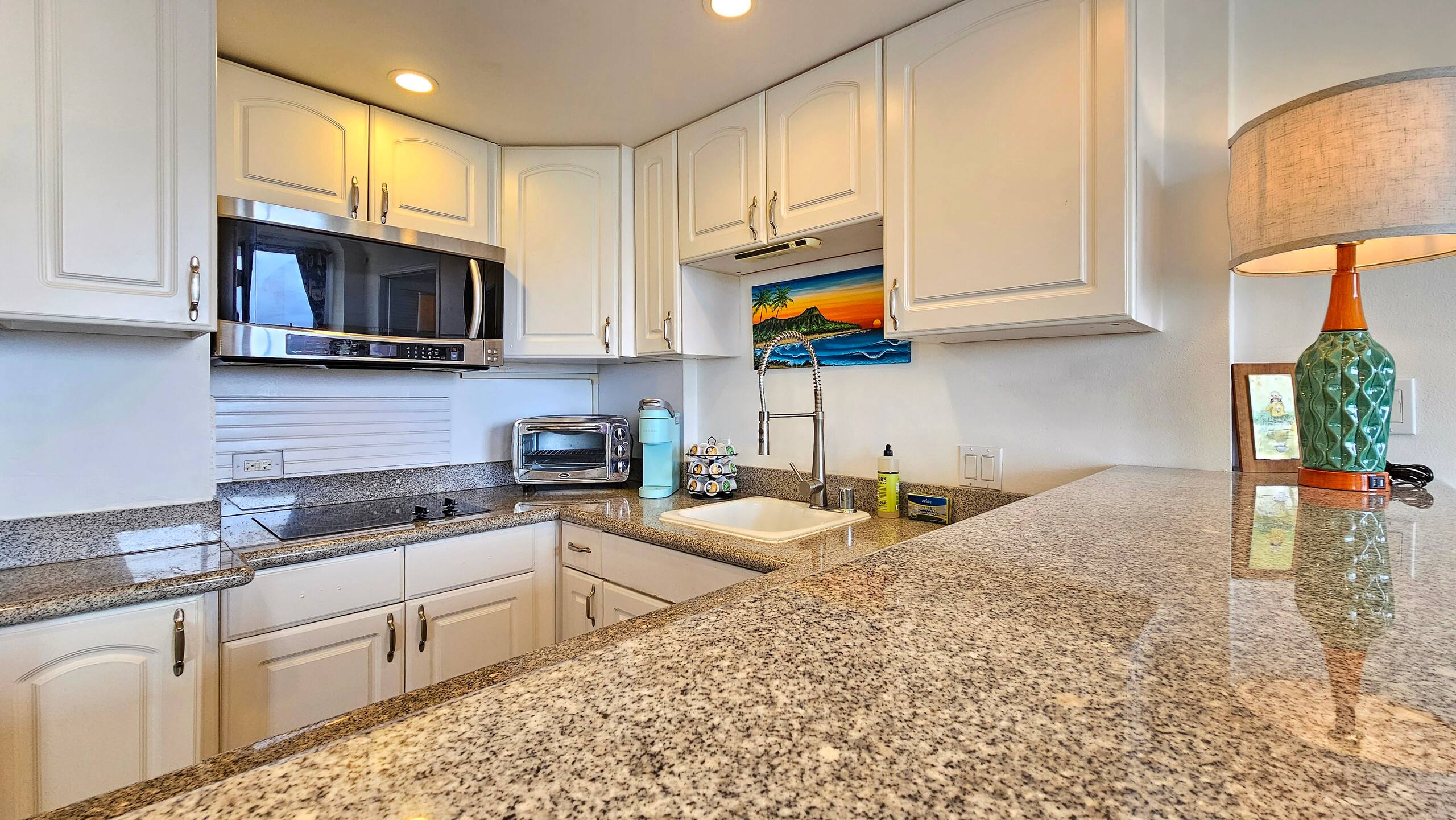 WG 815 King bedroom condo Full kitchen Sleeps 3 - Image 11