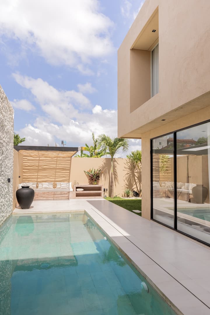 Minimalist Paradise: Tranquil Canggu Villa - Bali