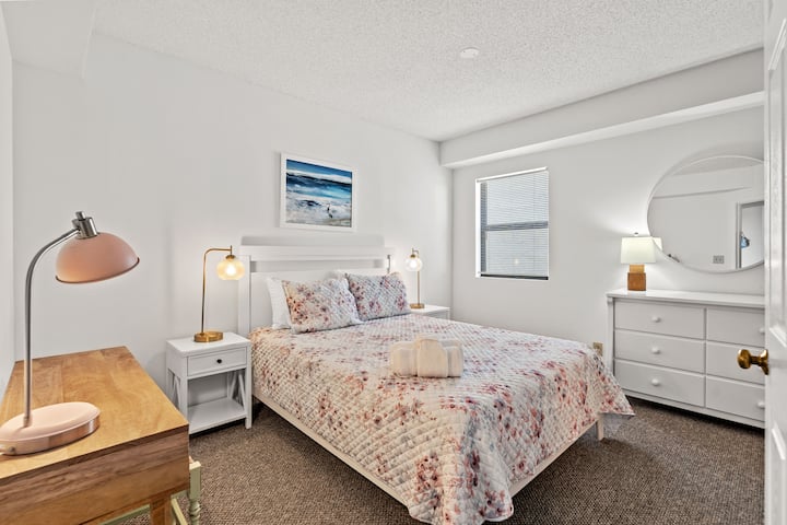 חדר שינה קווין/טלוויזיה חכמה/ארון גדול