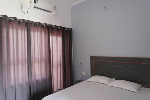 AC Room central near temples, Aarambh Residency