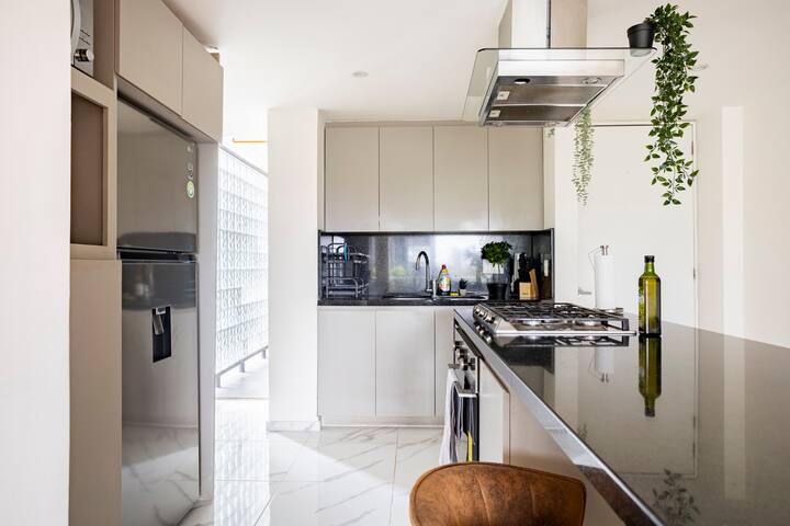 Premium Penthouse with Scenic Sunsets gallery image 5