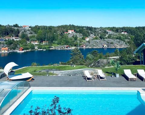 Villa with beach plot and pool