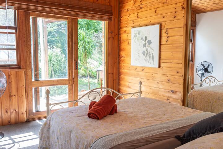 Bedroom 3 - Queen Bed