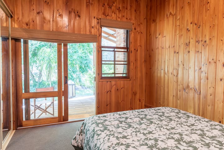 Bedroom 2 - Queen Bed