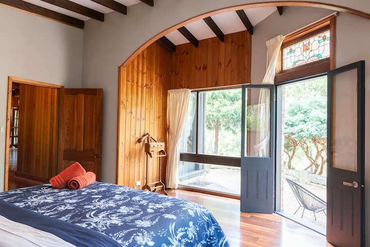 Bedroom 1 - King Bed