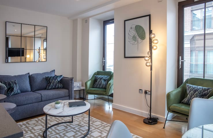 Westminster Stylish Two Bed Two Bath with Air-Con