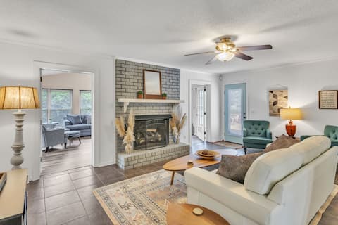 4BR Stay: Pet-Friendly, Sunroom, Fence & Fire Pit