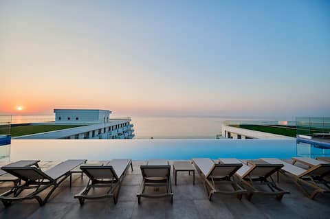 Perfect Sea View - Infinity Pool&Spa&EV friendly