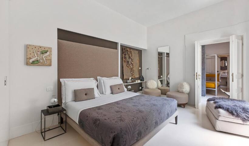 King Suite With balcony gallery image 2