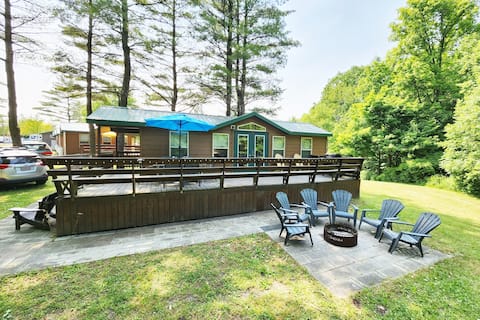 Forrest Bump Cabin in Resort with Pool!