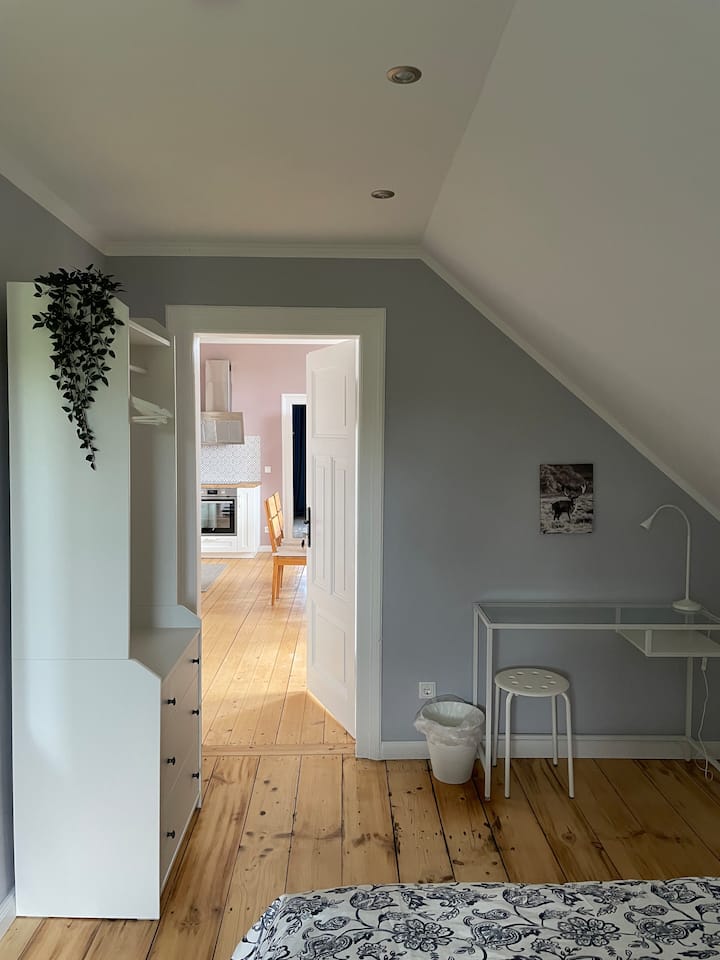 Doppelzimmer neben der Wohnküche